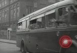 Standbild Kinder evakuiert London England Vereinigtes Königreich, 1939, aus Sekunde 53 historischem Filmmaterial Videoclip 65675064222
