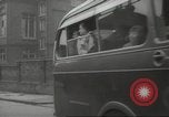 Standbild Kinder evakuiert London England Vereinigtes Königreich, 1939, aus Sekunde 55 historischem Filmmaterial Videoclip 65675064222