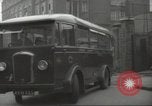 Standbild Kinder evakuiert London England Vereinigtes Königreich, 1939, aus Sekunde 58 historischem Filmmaterial Videoclip 65675064222