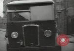 Standbild Kinder evakuiert London England Vereinigtes Königreich, 1939, aus Sekunde 59 historischem Filmmaterial Videoclip 65675064222