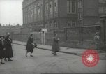 Standbild Kinder evakuiert London England Vereinigtes Königreich, 1939, aus Sekunde 62 historischem Filmmaterial Videoclip 65675064222