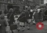 Image enfants britanniques évacuant Londres en Seconde Guerre Mondiale London England Royaume-Uni, 1939, de la seconde 3 séquences d'archives historiques vidéo 65675064227