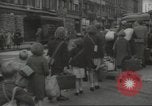 Image enfants britanniques évacuant Londres en Seconde Guerre Mondiale London England Royaume-Uni, 1939, de la seconde 4 séquences d'archives historiques vidéo 65675064227