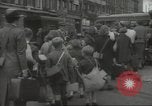 Image enfants britanniques évacuant Londres en Seconde Guerre Mondiale London England Royaume-Uni, 1939, de la seconde 9 séquences d'archives historiques vidéo 65675064227