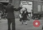 Image enfants britanniques évacuant Londres en Seconde Guerre Mondiale London England Royaume-Uni, 1939, de la seconde 10 séquences d'archives historiques vidéo 65675064227