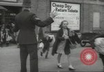 Image enfants britanniques évacuant Londres en Seconde Guerre Mondiale London England Royaume-Uni, 1939, de la seconde 13 séquences d'archives historiques vidéo 65675064227