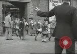 Image enfants britanniques évacuant Londres en Seconde Guerre Mondiale London England Royaume-Uni, 1939, de la seconde 22 séquences d'archives historiques vidéo 65675064227