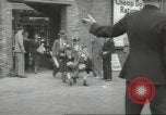 Image enfants britanniques évacuant Londres en Seconde Guerre Mondiale London England Royaume-Uni, 1939, de la seconde 28 séquences d'archives historiques vidéo 65675064227