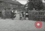 Image enfants britanniques évacuant Londres en Seconde Guerre Mondiale London England Royaume-Uni, 1939, de la seconde 32 séquences d'archives historiques vidéo 65675064227