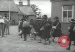 Image enfants britanniques évacuant Londres en Seconde Guerre Mondiale London England Royaume-Uni, 1939, de la seconde 44 séquences d'archives historiques vidéo 65675064227