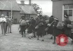 Image enfants britanniques évacuant Londres en Seconde Guerre Mondiale London England Royaume-Uni, 1939, de la seconde 45 séquences d'archives historiques vidéo 65675064227