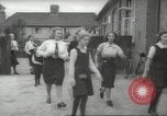 Image enfants britanniques évacuant Londres en Seconde Guerre Mondiale London England Royaume-Uni, 1939, de la seconde 61 séquences d'archives historiques vidéo 65675064227