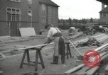 Immagine di seconda guerra mondiale airlock a San Clemente Dane della scuola di grammatica Londra Inghilterra Regno Unito, 1939, secondo 23 filmato di repertorio 65675064232