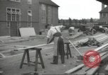 Immagine di seconda guerra mondiale airlock a San Clemente Dane della scuola di grammatica Londra Inghilterra Regno Unito, 1939, secondo 24 filmato di repertorio 65675064232