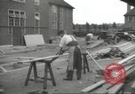 Immagine di seconda guerra mondiale airlock a San Clemente Dane della scuola di grammatica Londra Inghilterra Regno Unito, 1939, secondo 25 filmato di repertorio 65675064232