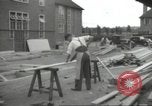 Immagine di seconda guerra mondiale airlock a San Clemente Dane della scuola di grammatica Londra Inghilterra Regno Unito, 1939, secondo 28 filmato di repertorio 65675064232