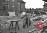Immagine di seconda guerra mondiale airlock a San Clemente Dane della scuola di grammatica Londra Inghilterra Regno Unito, 1939, secondo 29 filmato di repertorio 65675064232