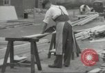 Immagine di seconda guerra mondiale airlock a San Clemente Dane della scuola di grammatica Londra Inghilterra Regno Unito, 1939, secondo 42 filmato di repertorio 65675064232