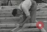 Immagine di seconda guerra mondiale airlock a San Clemente Dane della scuola di grammatica Londra Inghilterra Regno Unito, 1939, secondo 49 filmato di repertorio 65675064232
