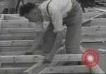 Immagine di seconda guerra mondiale airlock a San Clemente Dane della scuola di grammatica Londra Inghilterra Regno Unito, 1939, secondo 50 filmato di repertorio 65675064232