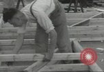Immagine di seconda guerra mondiale airlock a San Clemente Dane della scuola di grammatica Londra Inghilterra Regno Unito, 1939, secondo 51 filmato di repertorio 65675064232
