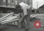 Immagine di seconda guerra mondiale airlock a San Clemente Dane della scuola di grammatica Londra Inghilterra Regno Unito, 1939, secondo 54 filmato di repertorio 65675064232