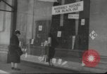 Immagine di I cittadini britannici preparare per bombardamenti nella seconda guerra mondiale Londra Inghilterra Regno Unito, 1939, secondo 16 filmato di repertorio 65675064234