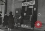 Immagine di I cittadini britannici preparare per bombardamenti nella seconda guerra mondiale Londra Inghilterra Regno Unito, 1939, secondo 25 filmato di repertorio 65675064234