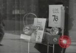 Immagine di I cittadini britannici preparare per bombardamenti nella seconda guerra mondiale Londra Inghilterra Regno Unito, 1939, secondo 42 filmato di repertorio 65675064234