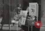 Immagine di I cittadini britannici preparare per bombardamenti nella seconda guerra mondiale Londra Inghilterra Regno Unito, 1939, secondo 47 filmato di repertorio 65675064234