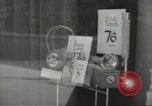 Immagine di I cittadini britannici preparare per bombardamenti nella seconda guerra mondiale Londra Inghilterra Regno Unito, 1939, secondo 50 filmato di repertorio 65675064234