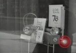 Immagine di I cittadini britannici preparare per bombardamenti nella seconda guerra mondiale Londra Inghilterra Regno Unito, 1939, secondo 51 filmato di repertorio 65675064234