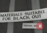 Immagine di I cittadini britannici preparare per bombardamenti nella seconda guerra mondiale Londra Inghilterra Regno Unito, 1939, secondo 54 filmato di repertorio 65675064234