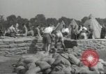 Immagine di Lavoratori britannici preparare la difesa per la seconda guerra mondiale Londra Inghilterra Regno Unito, 1939, secondo 8 filmato di repertorio 65675064235
