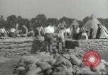 Immagine di Lavoratori britannici preparare la difesa per la seconda guerra mondiale Londra Inghilterra Regno Unito, 1939, secondo 9 filmato di repertorio 65675064235
