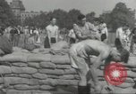 Immagine di Lavoratori britannici preparare la difesa per la seconda guerra mondiale Londra Inghilterra Regno Unito, 1939, secondo 16 filmato di repertorio 65675064235