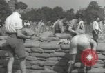 Immagine di Lavoratori britannici preparare la difesa per la seconda guerra mondiale Londra Inghilterra Regno Unito, 1939, secondo 20 filmato di repertorio 65675064235