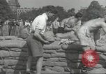 Immagine di Lavoratori britannici preparare la difesa per la seconda guerra mondiale Londra Inghilterra Regno Unito, 1939, secondo 22 filmato di repertorio 65675064235