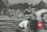 Immagine di Lavoratori britannici preparare la difesa per la seconda guerra mondiale Londra Inghilterra Regno Unito, 1939, secondo 24 filmato di repertorio 65675064235