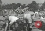 Immagine di Lavoratori britannici preparare la difesa per la seconda guerra mondiale Londra Inghilterra Regno Unito, 1939, secondo 31 filmato di repertorio 65675064235