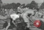 Immagine di Lavoratori britannici preparare la difesa per la seconda guerra mondiale Londra Inghilterra Regno Unito, 1939, secondo 32 filmato di repertorio 65675064235