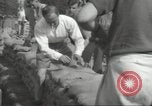 Immagine di Lavoratori britannici preparare la difesa per la seconda guerra mondiale Londra Inghilterra Regno Unito, 1939, secondo 38 filmato di repertorio 65675064235