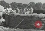 Immagine di Lavoratori britannici preparare la difesa per la seconda guerra mondiale Londra Inghilterra Regno Unito, 1939, secondo 56 filmato di repertorio 65675064235