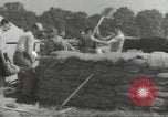 Immagine di Lavoratori britannici preparare la difesa per la seconda guerra mondiale Londra Inghilterra Regno Unito, 1939, secondo 58 filmato di repertorio 65675064235