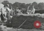 Immagine di Lavoratori britannici preparare la difesa per la seconda guerra mondiale Londra Inghilterra Regno Unito, 1939, secondo 59 filmato di repertorio 65675064235