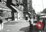 Immagine di Il mio cortile a giocare in United States USA, 1960, secondo 25 filmato di repertorio 65675064236
