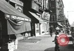 Immagine di Il mio cortile a giocare in United States USA, 1960, secondo 27 filmato di repertorio 65675064236