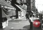 Immagine di Il mio cortile a giocare in United States USA, 1960, secondo 30 filmato di repertorio 65675064236