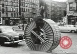 Immagine di Il mio cortile a giocare in United States USA, 1960, secondo 37 filmato di repertorio 65675064236