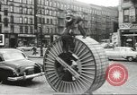 Immagine di Il mio cortile a giocare in United States USA, 1960, secondo 38 filmato di repertorio 65675064236